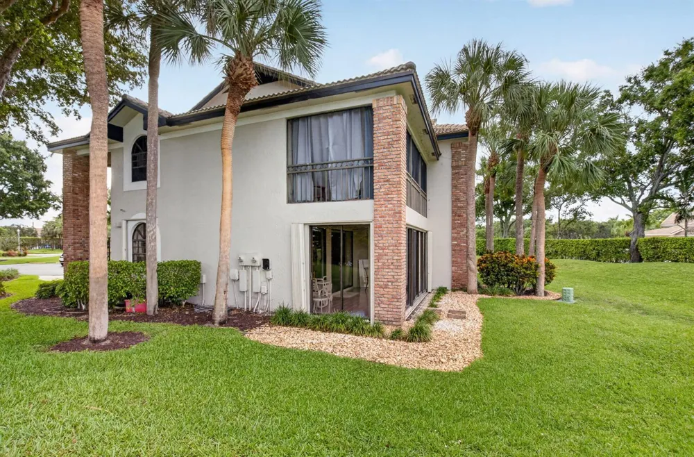 8073 Aberdeen Drive #102 Boynton Beach, FL 33472