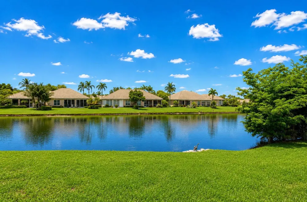8073 Aberdeen Drive #102 Boynton Beach, FL 33472