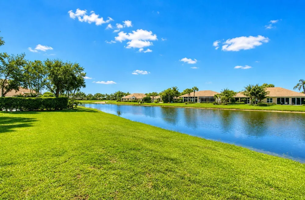 8073 Aberdeen Drive #102 Boynton Beach, FL 33472