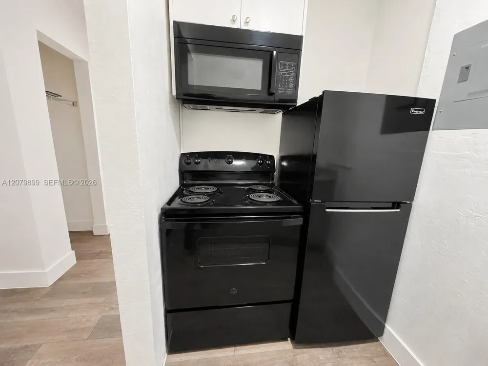 143 SW 9th St #407 Miami, FL 33130