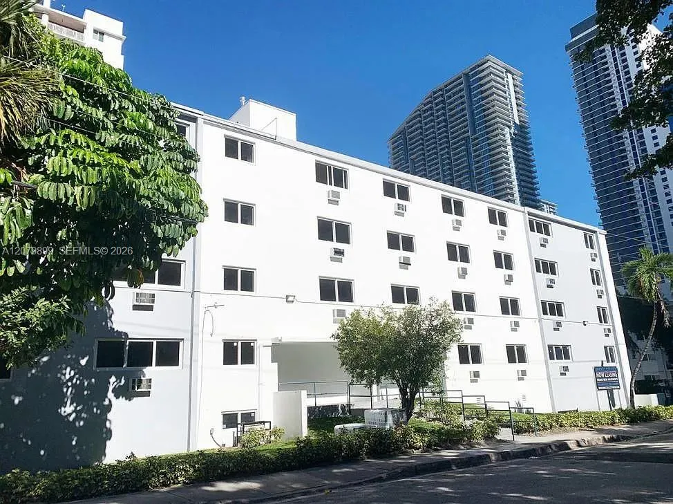 143 SW 9th St #407 Miami, FL 33130