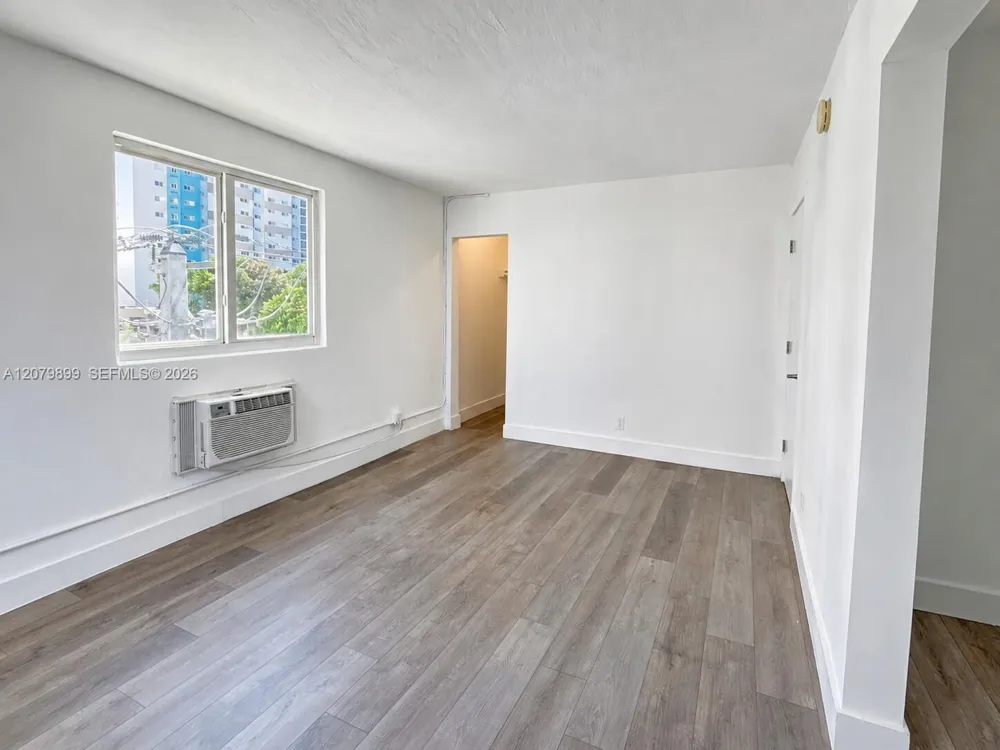 143 SW 9th St #407 Miami, FL 33130