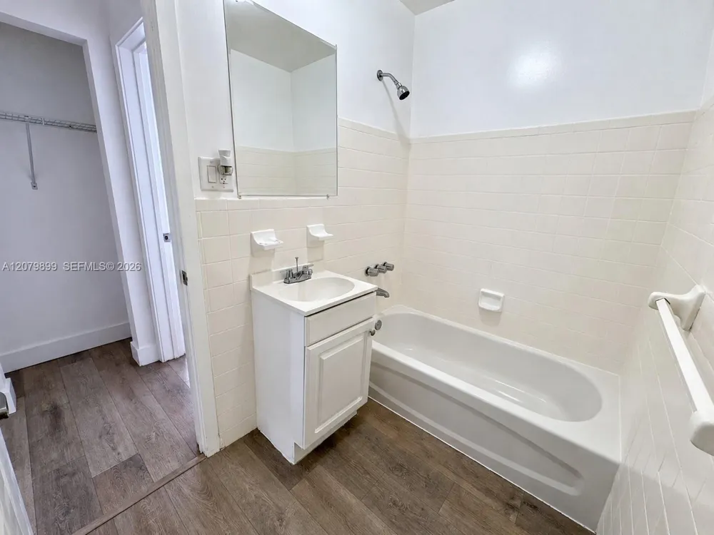 143 SW 9th St #407 Miami, FL 33130