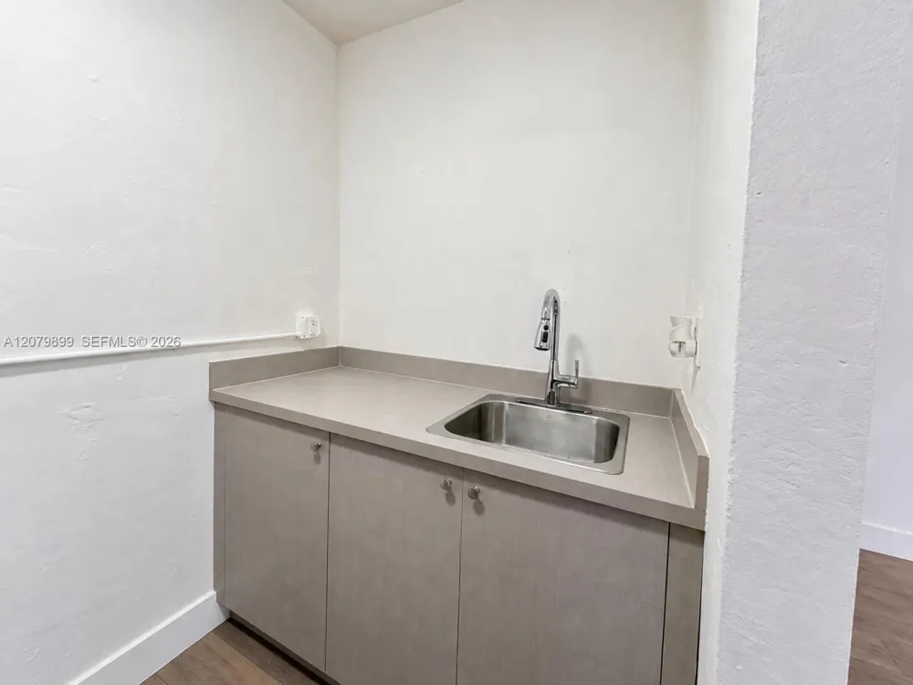 143 SW 9th St #407 Miami, FL 33130