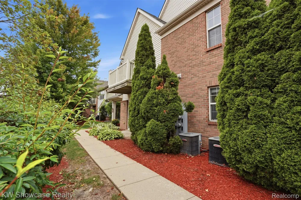 340 Brookfield Drive Westland City, MI 48185