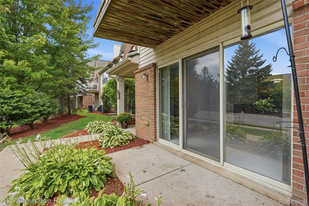 340 Brookfield Drive Westland City, MI 48185