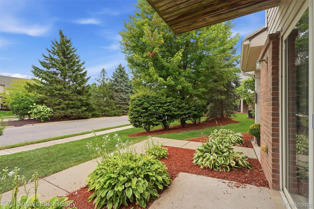 340 Brookfield Drive Westland City, MI 48185