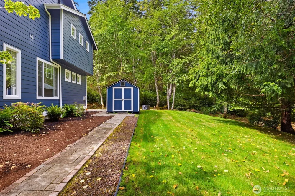 640 8th Avenue Fox Island, WA 98333