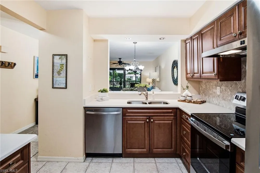 221 Fox Glen Drive #2302 Naples, FL 34104