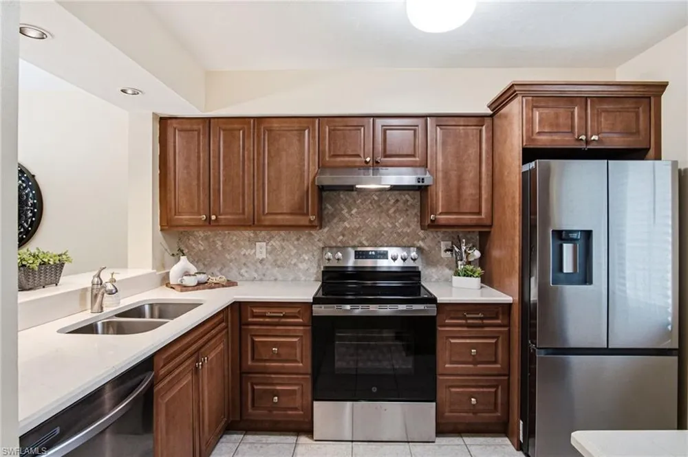 221 Fox Glen Drive #2302 Naples, FL 34104
