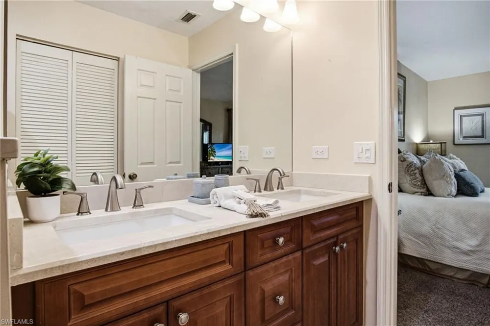 221 Fox Glen Drive #2302 Naples, FL 34104