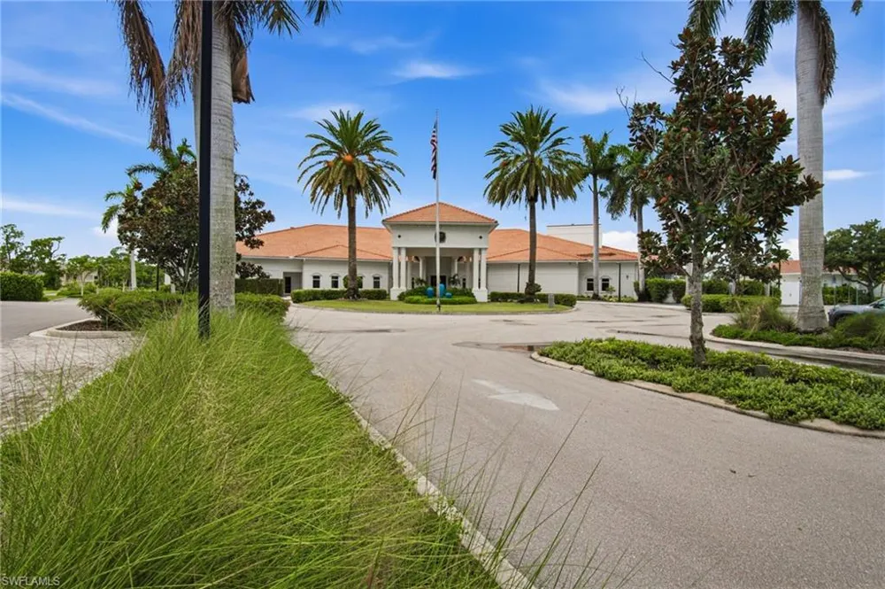 221 Fox Glen Drive #2302 Naples, FL 34104