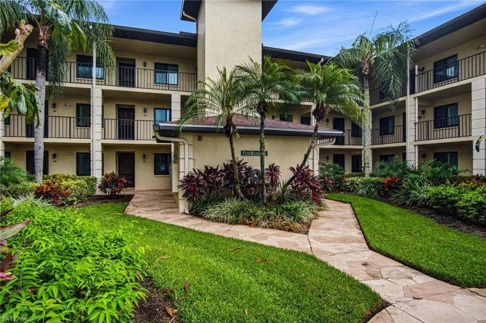 221 Fox Glen Drive #2302 Naples, FL 34104