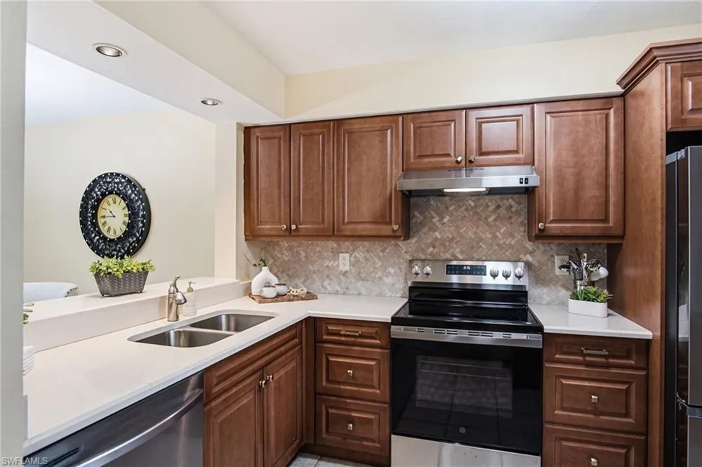 221 Fox Glen Drive #2302 Naples, FL 34104