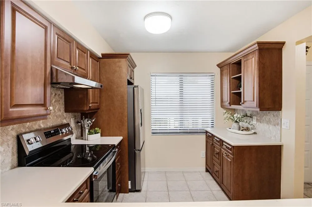 221 Fox Glen Drive #2302 Naples, FL 34104