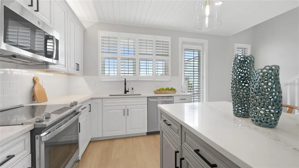 111 4TH STREET S Bradenton Beach, FL 34217