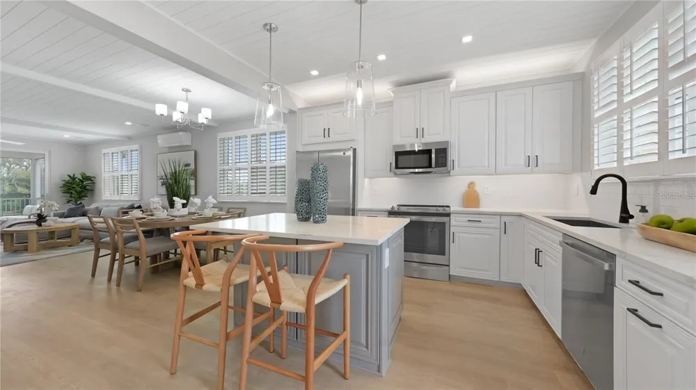 111 4TH STREET S Bradenton Beach, FL 34217