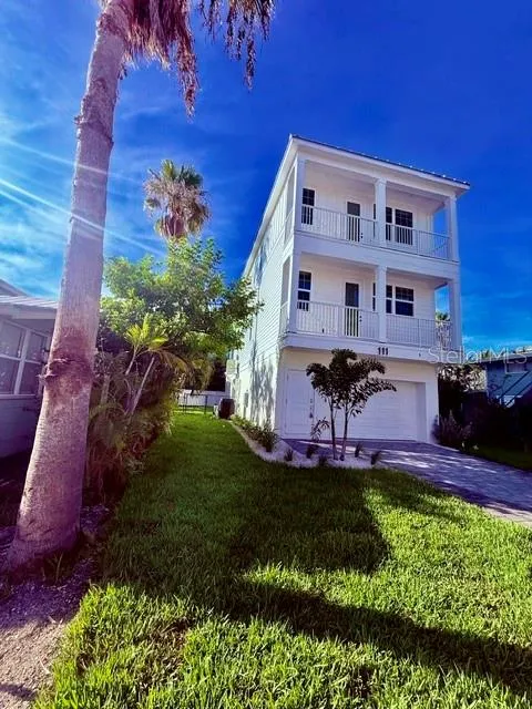 111 4TH STREET S Bradenton Beach, FL 34217