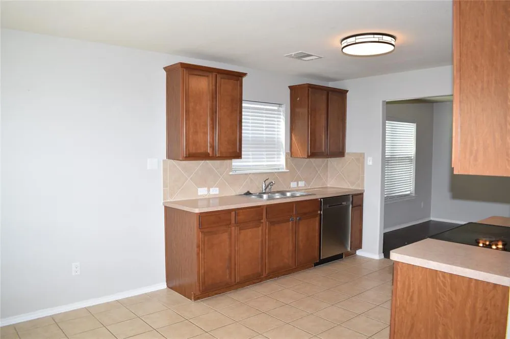 375 Housefinch Loop Leander, TX 78641