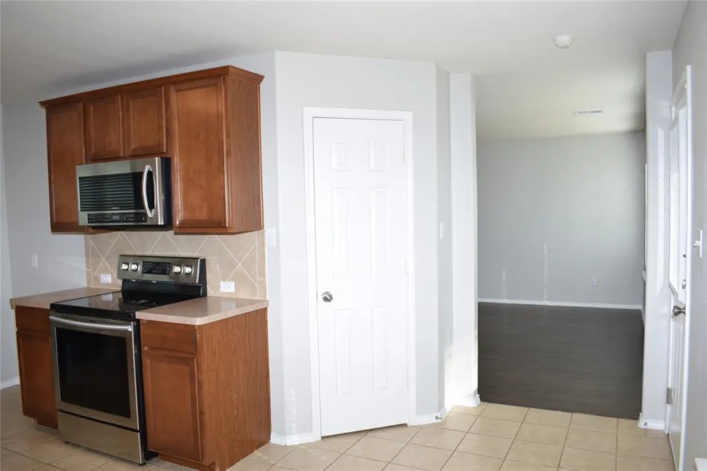 375 Housefinch Loop Leander, TX 78641