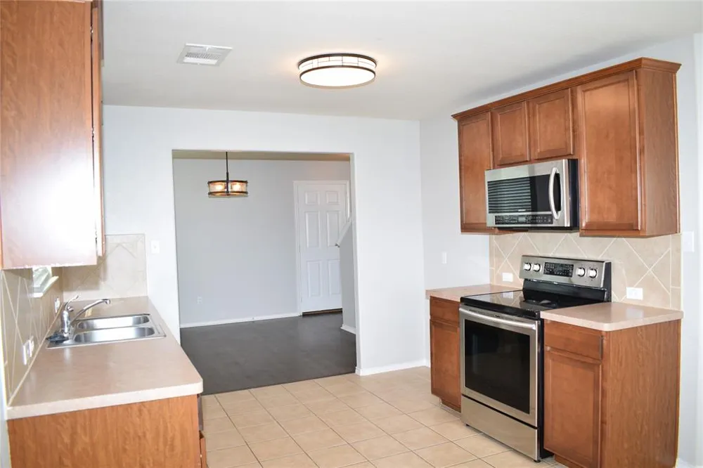 375 Housefinch Loop Leander, TX 78641