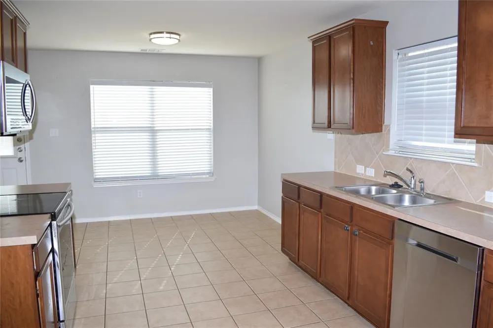 375 Housefinch Loop Leander, TX 78641