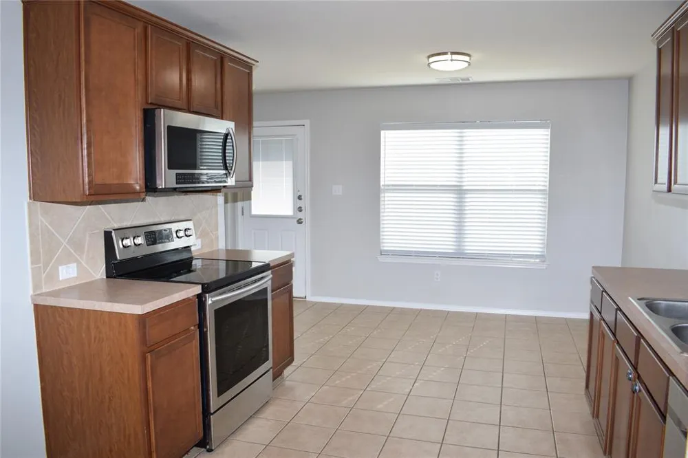 375 Housefinch Loop Leander, TX 78641