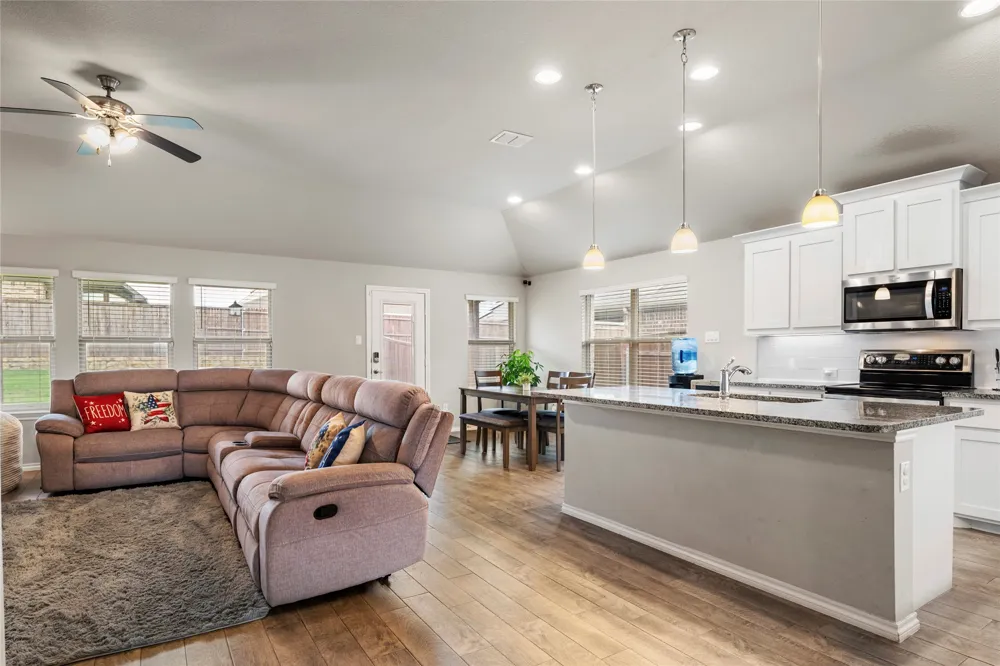 3205 Buckskin Trail Aubrey, TX 76227