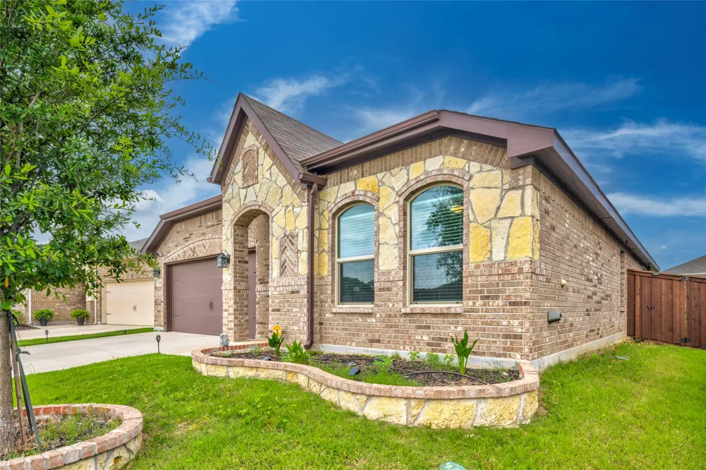 3205 Buckskin Trail Aubrey, TX 76227