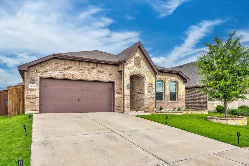 3205 Buckskin Trail Aubrey, TX 76227