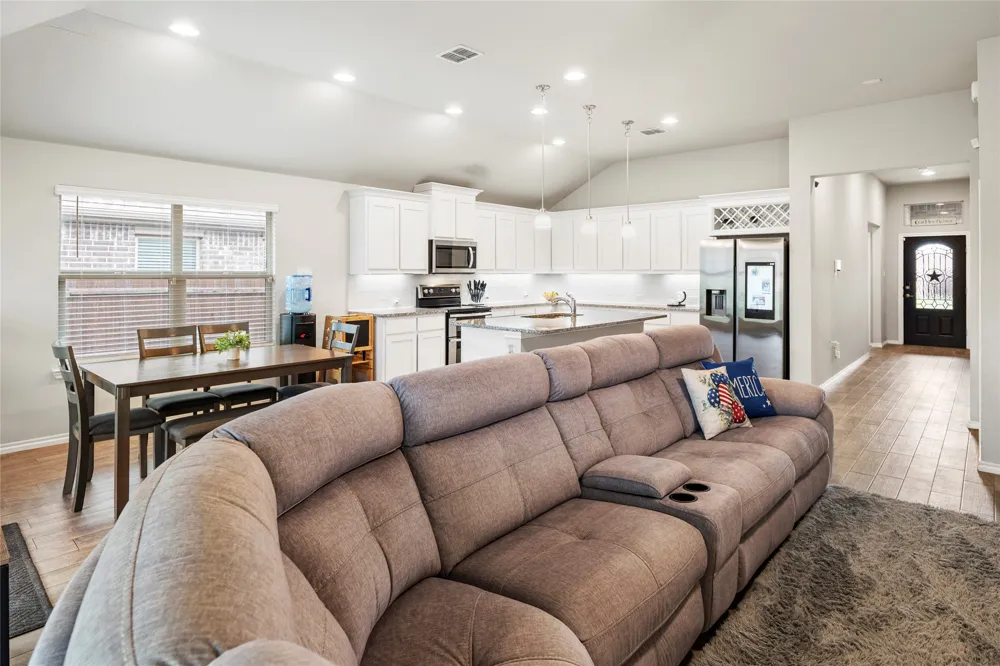 3205 Buckskin Trail Aubrey, TX 76227