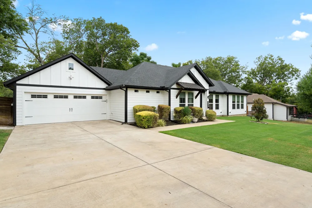 407 W Light Street Waxahachie, TX 75165