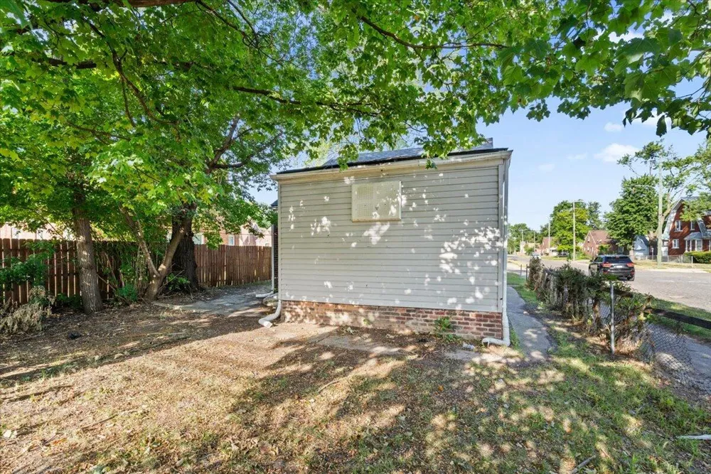 16682 Tracey Street Detroit City, MI 48235