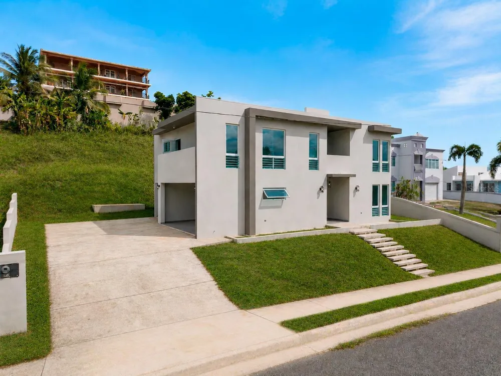 C. MARINA, 26-D MANSIONES PLAYA HUCARES Naguabo, PR 00718