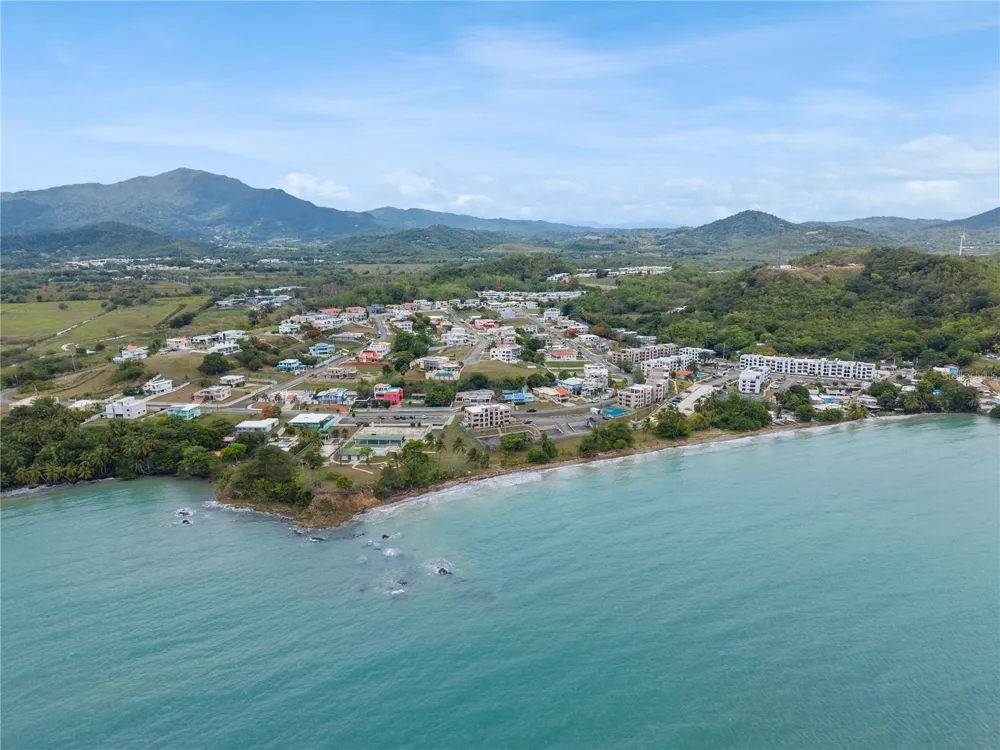 C. MARINA, 26-D MANSIONES PLAYA HUCARES Naguabo, PR 00718