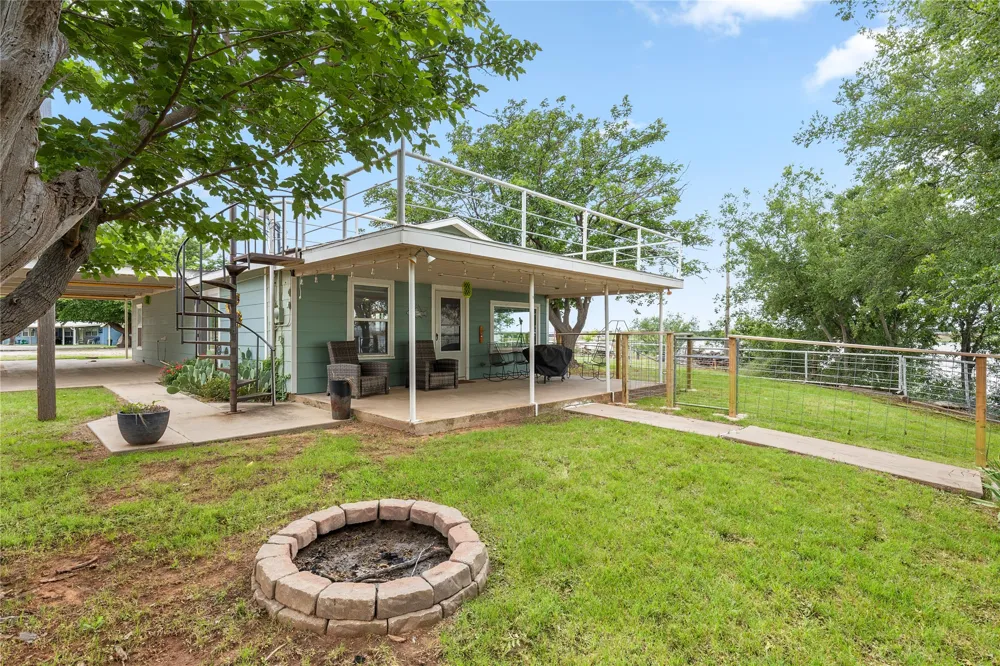 326 Moonshine Circle Seymour, TX 76380