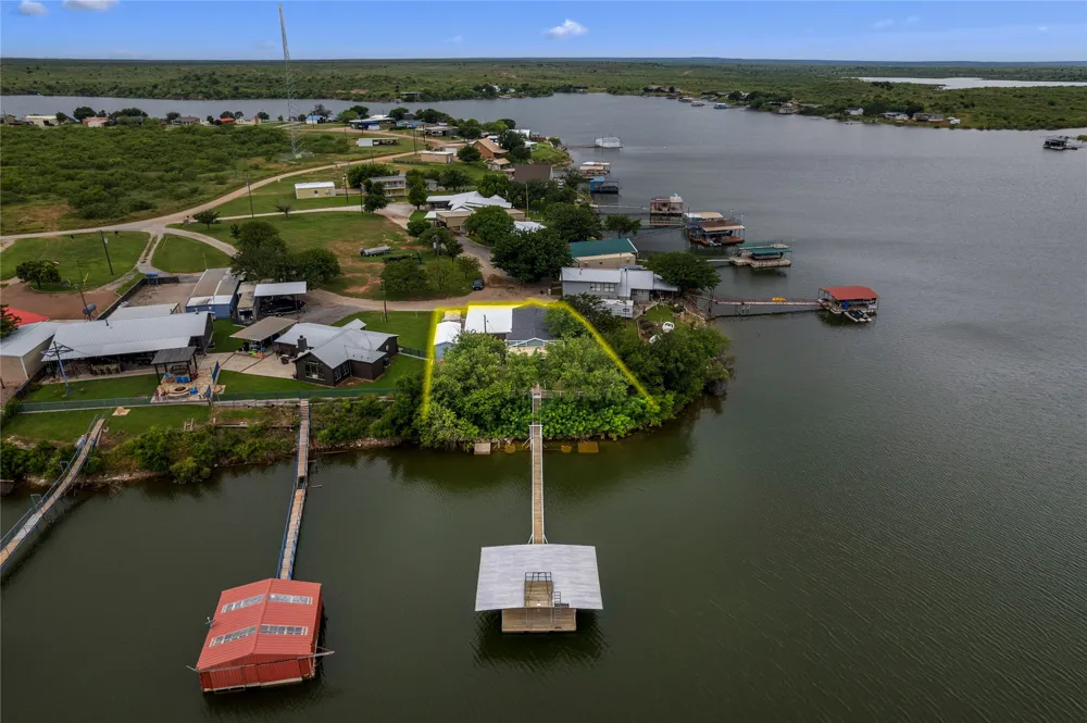 326 Moonshine Circle Seymour, TX 76380