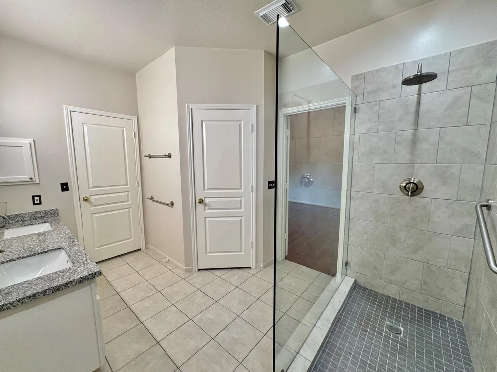 42 Tranquil Glade Place The Woodlands, TX 77381