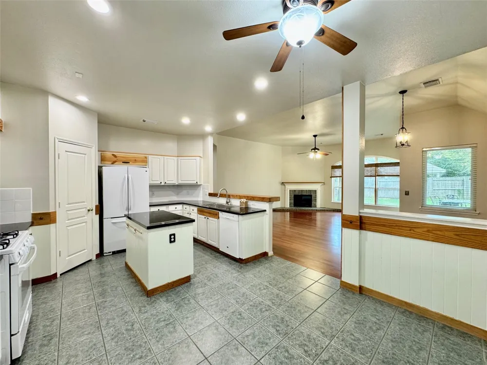 42 Tranquil Glade Place The Woodlands, TX 77381