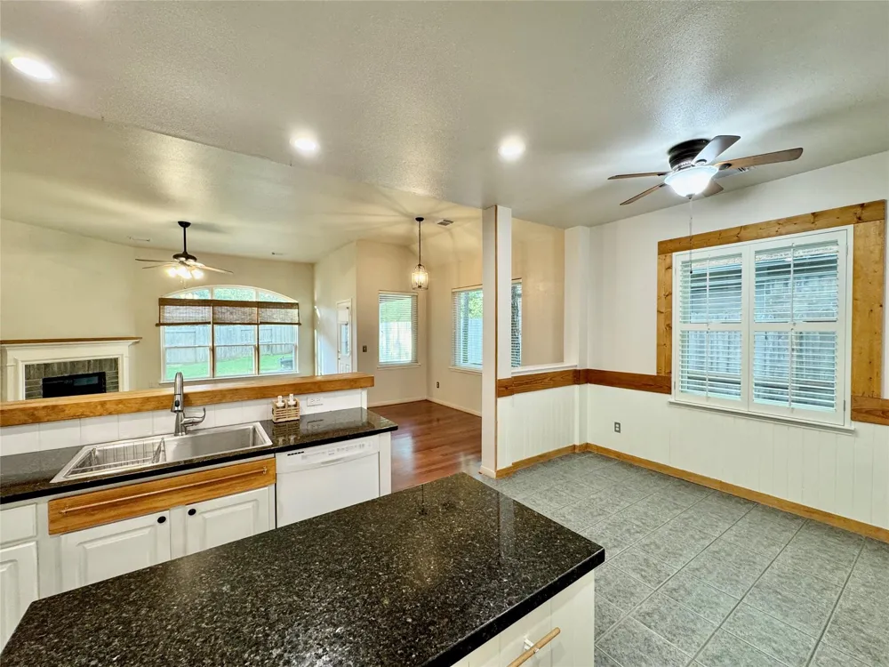 42 Tranquil Glade Place The Woodlands, TX 77381