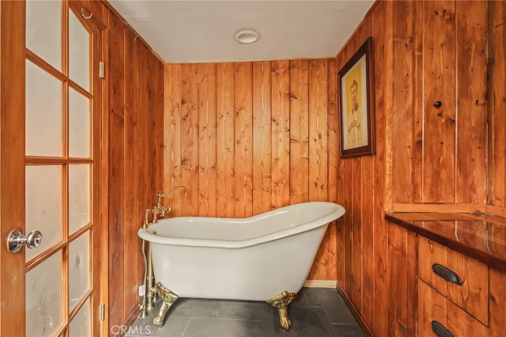 2643 Soutar Running Springs, CA 92382