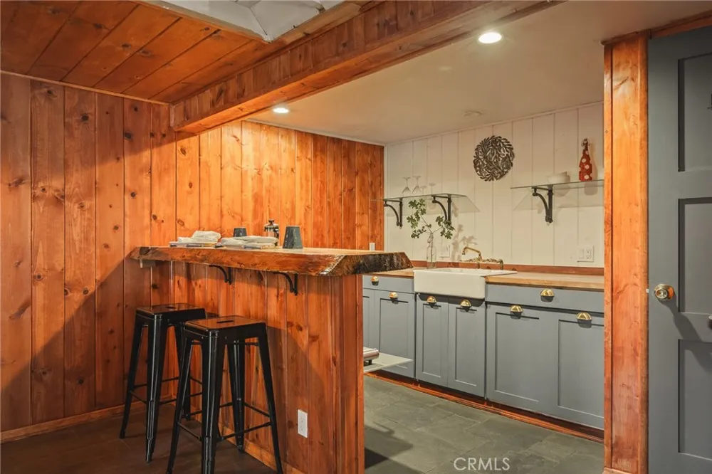 2643 Soutar Running Springs, CA 92382