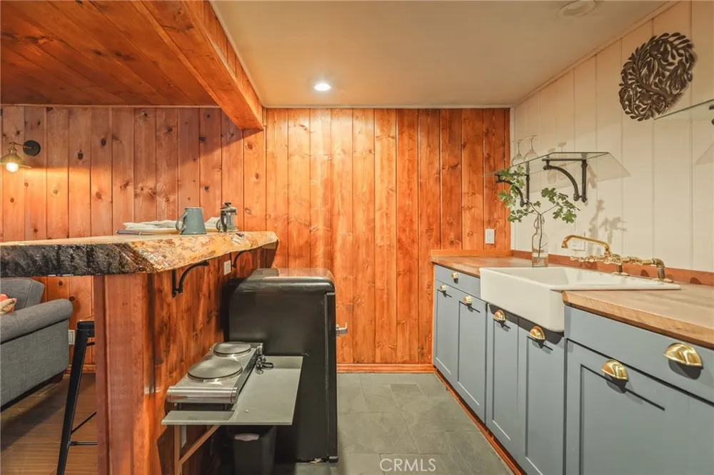 2643 Soutar Running Springs, CA 92382
