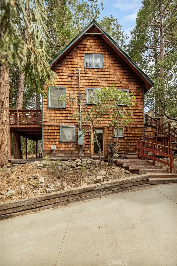 2643 Soutar Running Springs, CA 92382