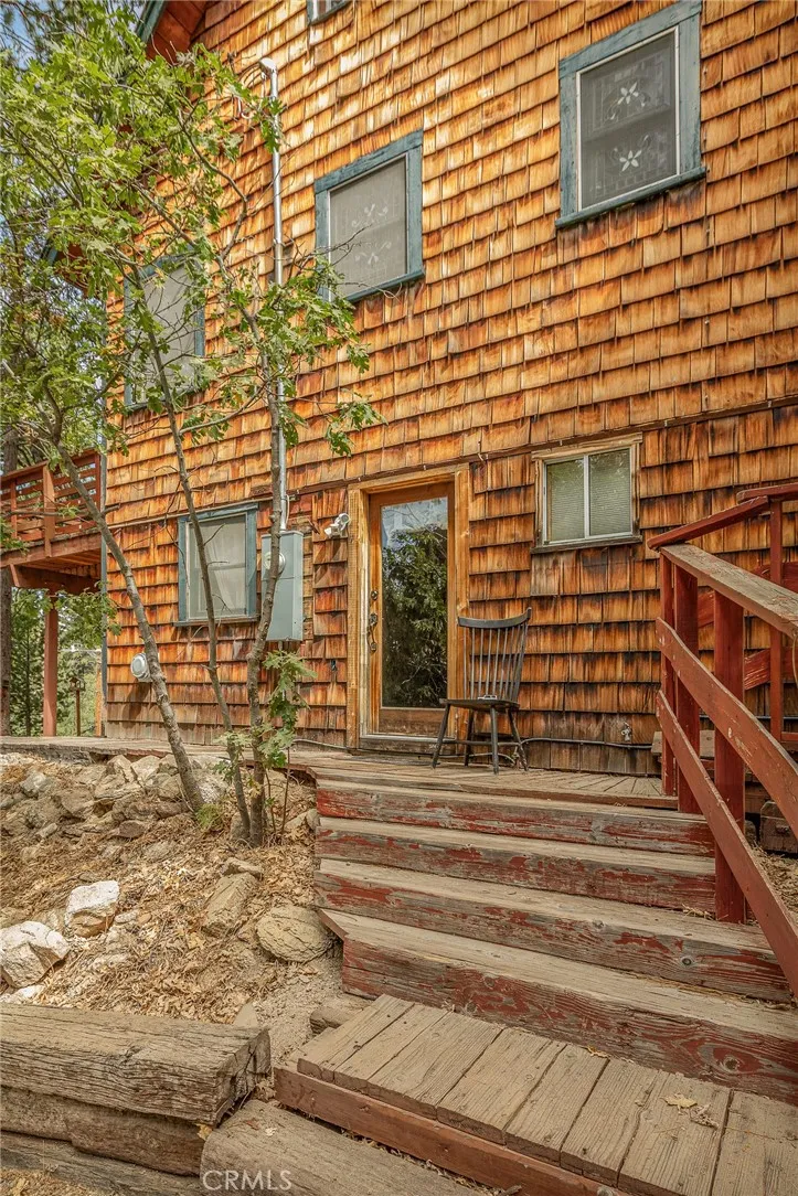 2643 Soutar Running Springs, CA 92382