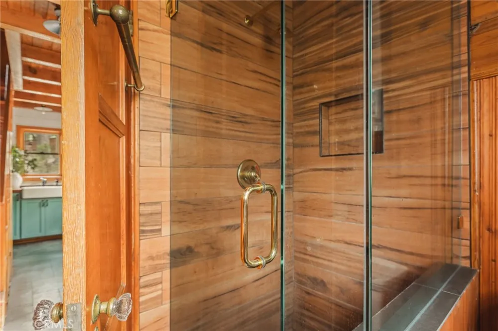 2643 Soutar Running Springs, CA 92382
