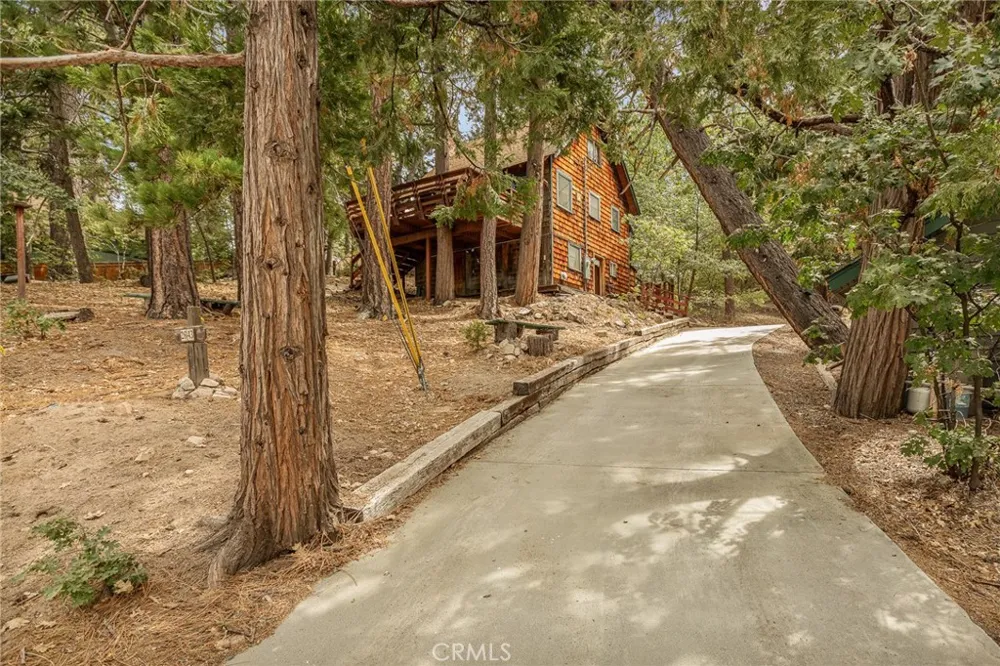 2643 Soutar Running Springs, CA 92382