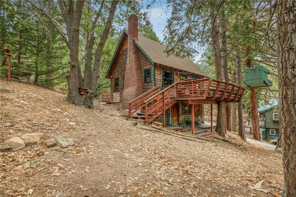 2643 Soutar Running Springs, CA 92382