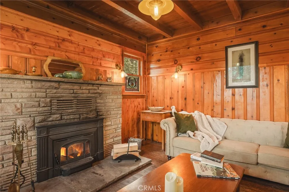 2643 Soutar Running Springs, CA 92382