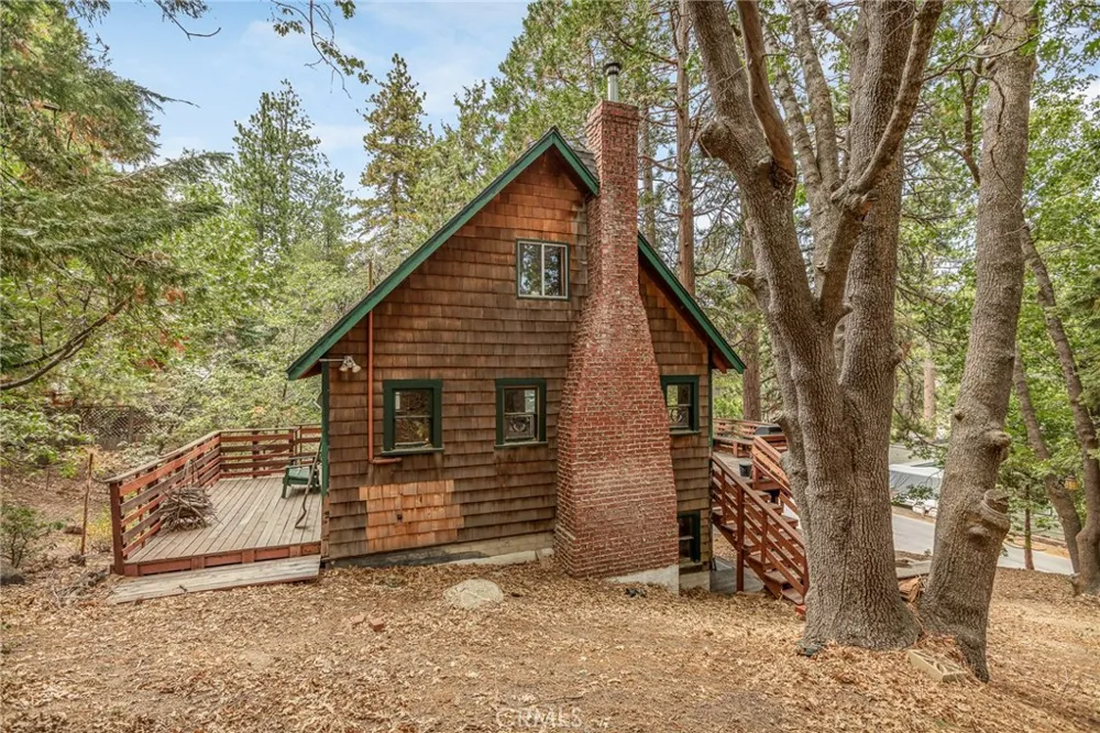 2643 Soutar Running Springs, CA 92382